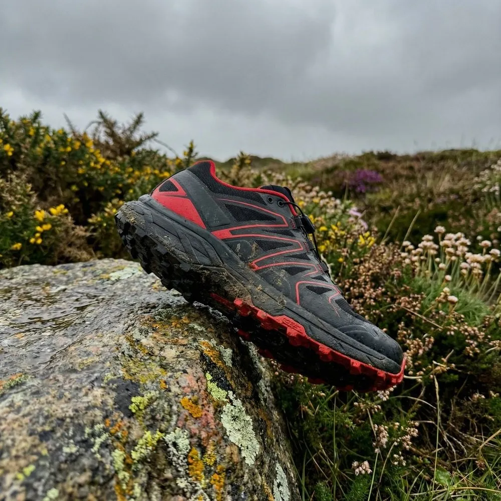 Salomon Speedcross 6 upper mesh and Quicklace system close-up